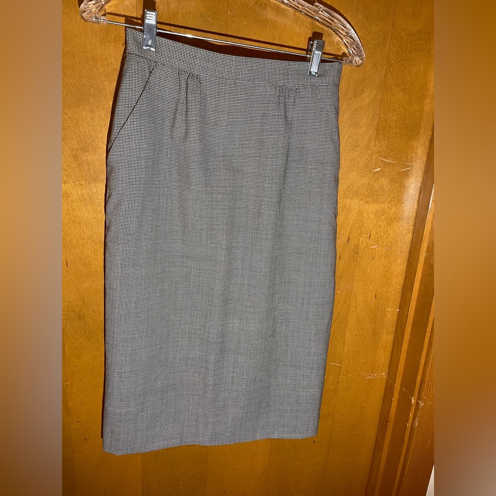 Soft wool pencil skirt